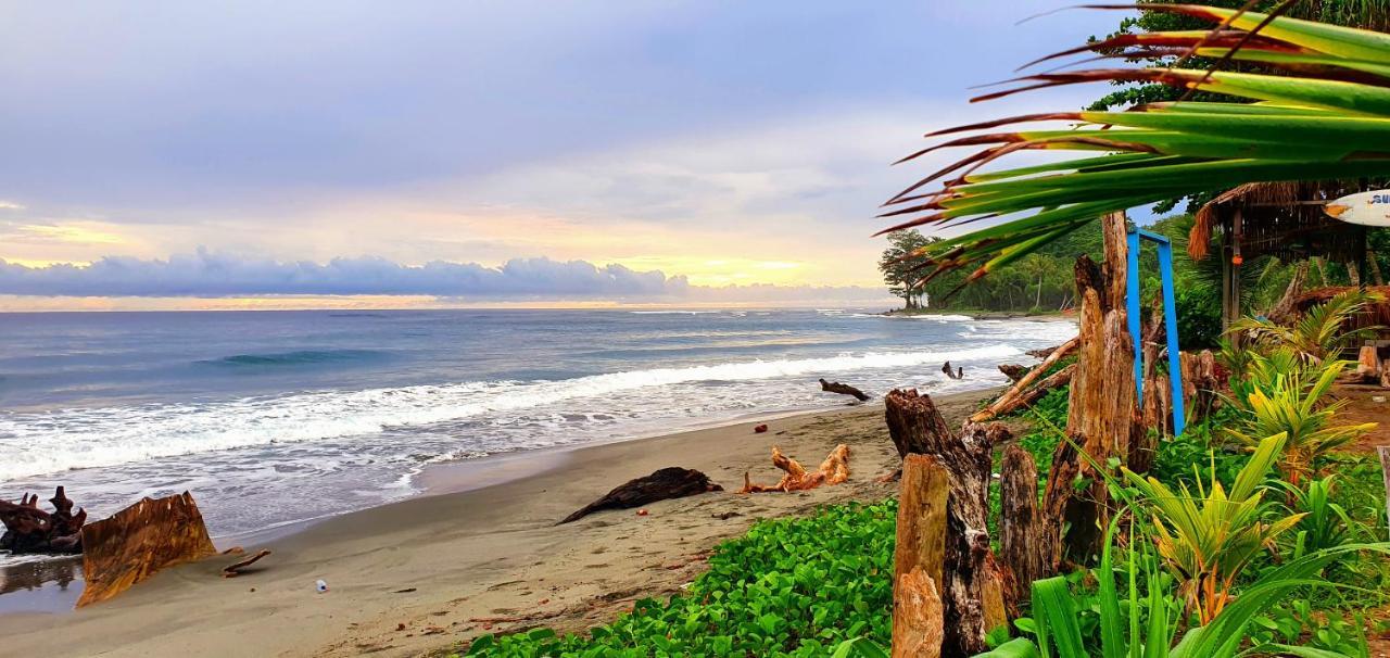 Amban Beach House Manokwari Exterior photo